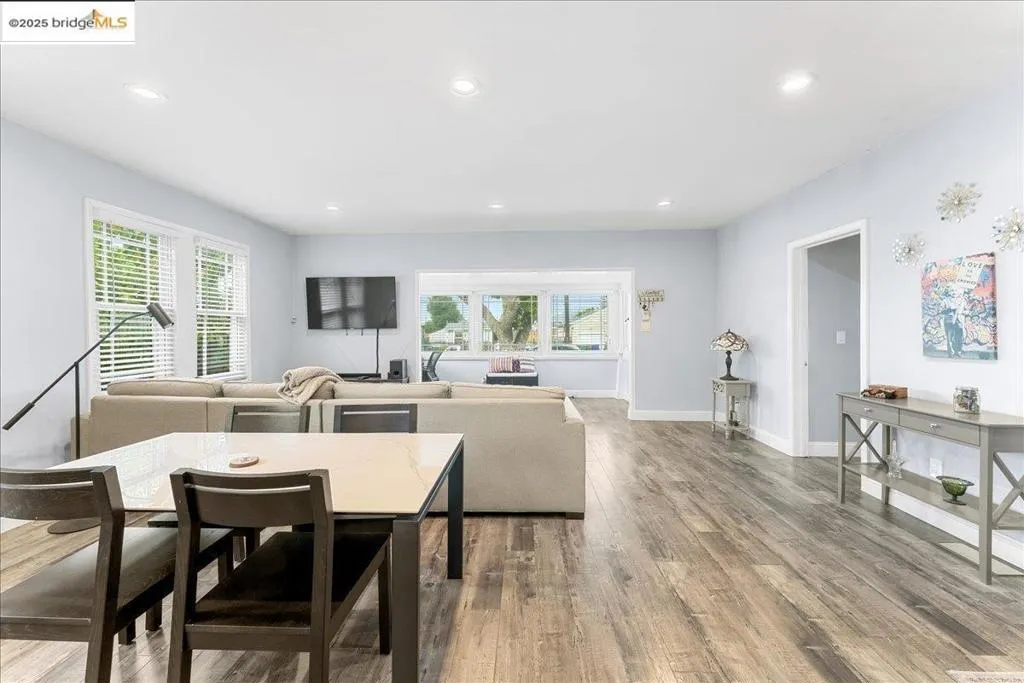 2016 104th Ave, Oakland, California 94603 home-pic-6